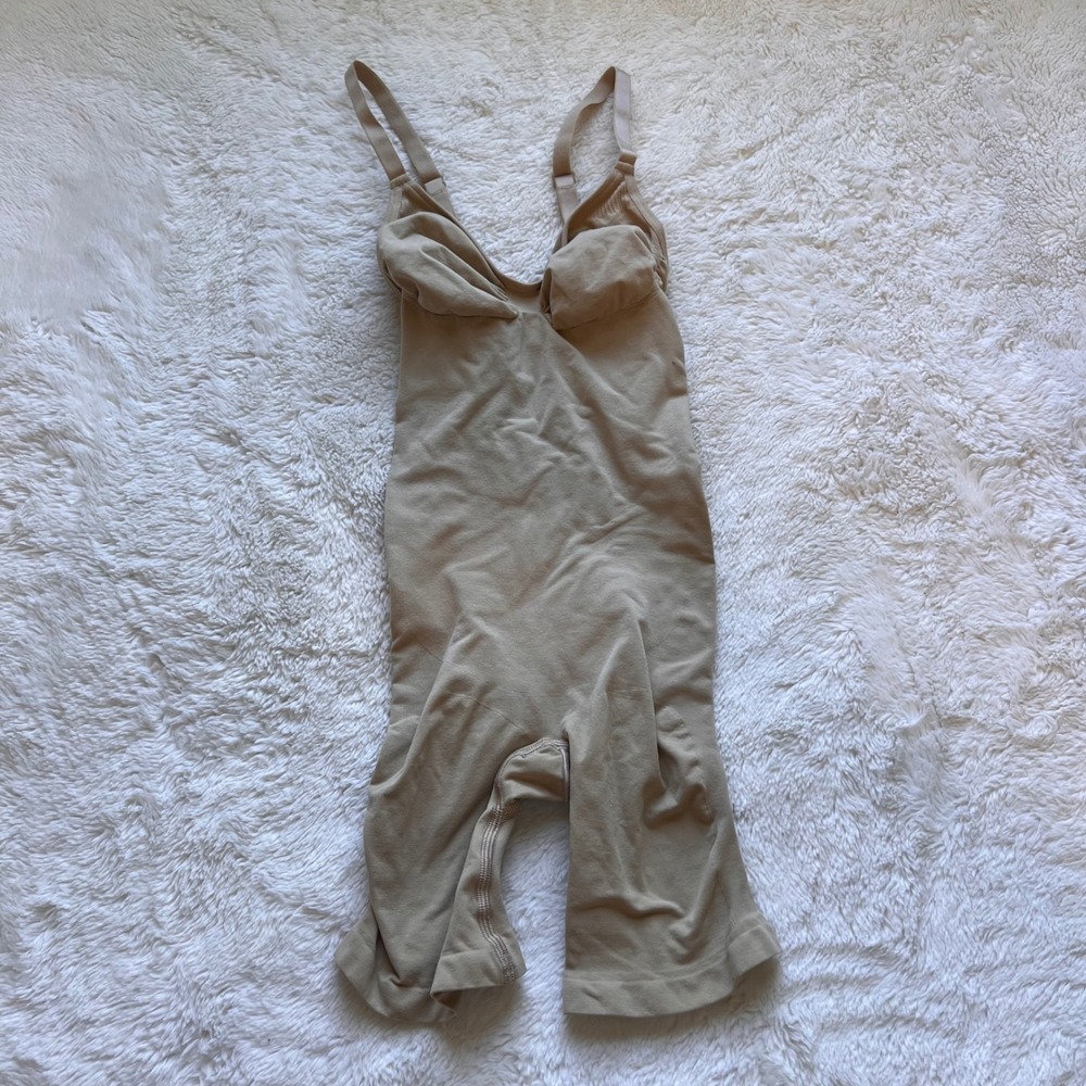 Skims Womens Sculpting Mid Thigh Bodysuit Tan Size Small Seamless Shapewear NEW